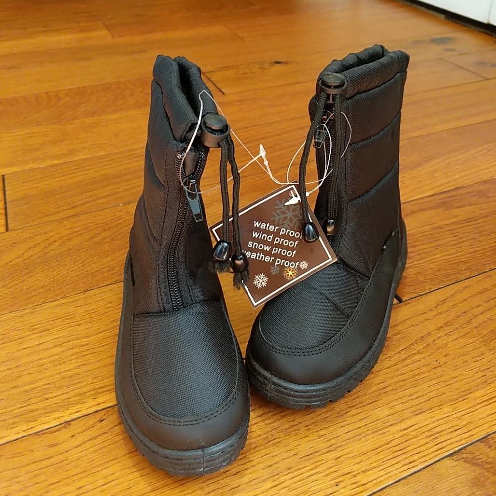 Snow boots